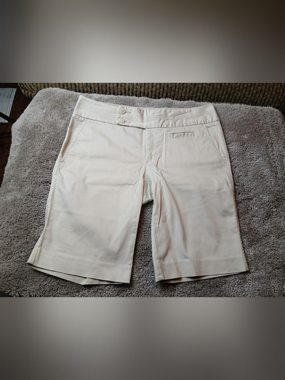 Old Navy Stretch Just Below Waist Chino Bermuda Shorts Women's Size 6 Khaki